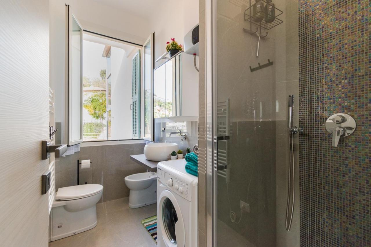 Casa Acqua Marina - 1 Min From The Sea, Wi-Fi & Air Conditioning, Sea View Balcony Bordighera Esterno foto