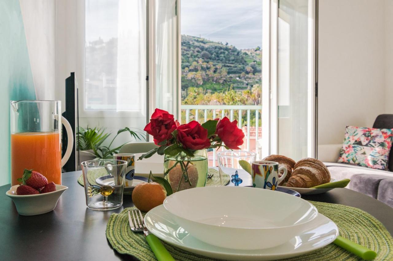 Casa Acqua Marina - 1 Min From The Sea, Wi-Fi & Air Conditioning, Sea View Balcony Bordighera Esterno foto