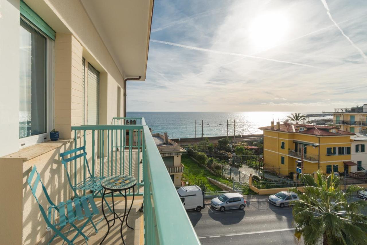 Casa Acqua Marina - 1 Min From The Sea, Wi-Fi & Air Conditioning, Sea View Balcony Bordighera Esterno foto