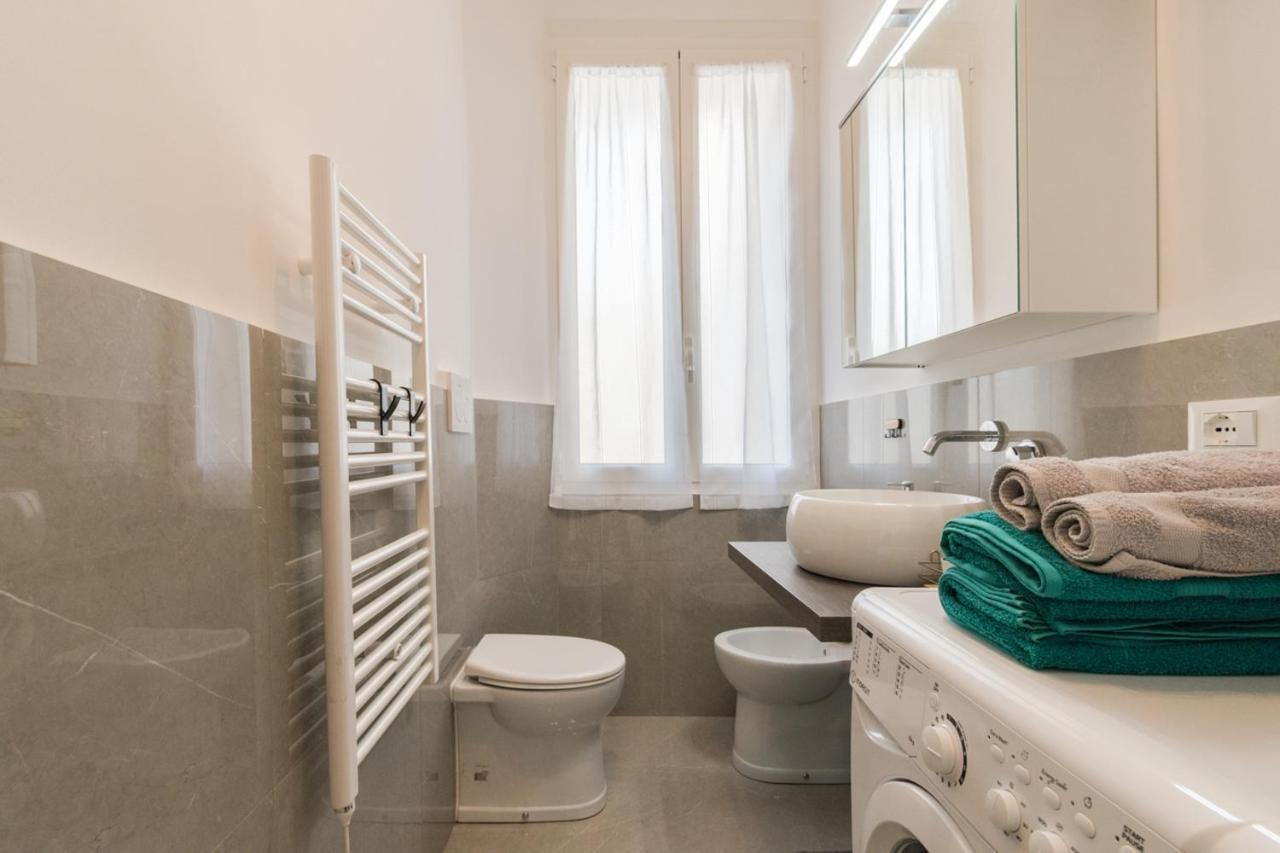 Casa Acqua Marina - 1 Min From The Sea, Wi-Fi & Air Conditioning, Sea View Balcony Bordighera Esterno foto
