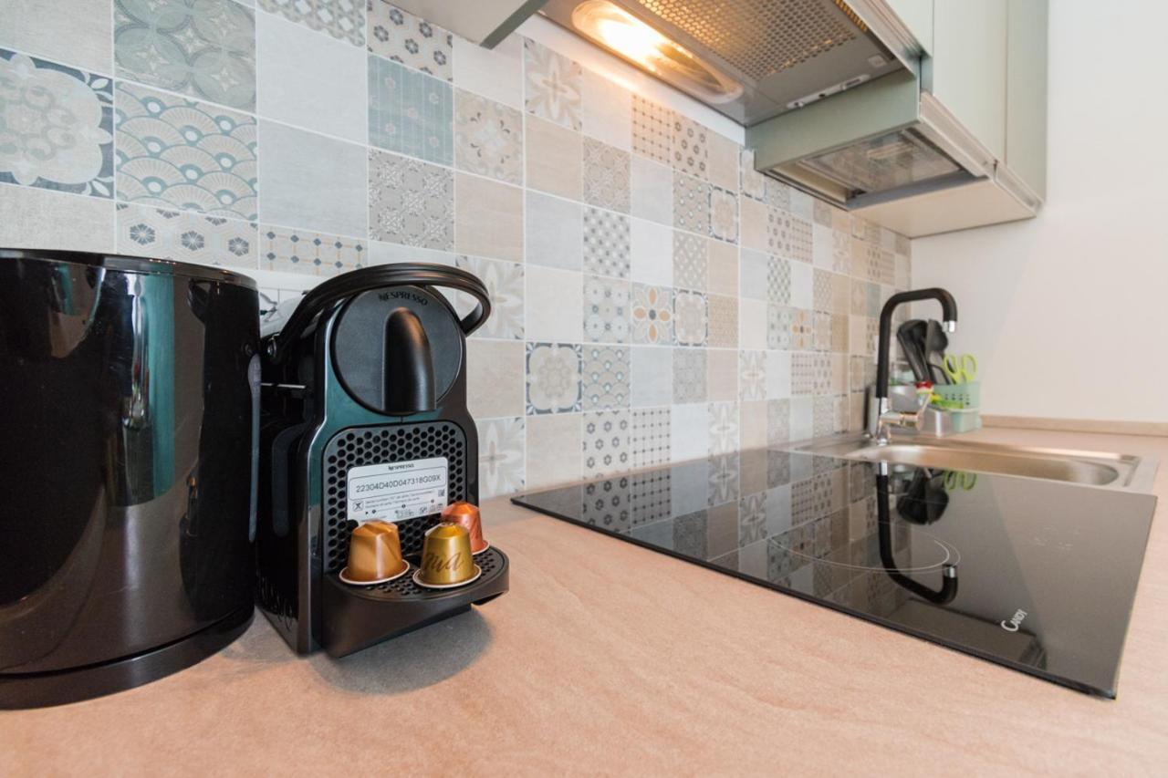 Casa Acqua Marina - 1 Min From The Sea, Wi-Fi & Air Conditioning, Sea View Balcony Bordighera Esterno foto