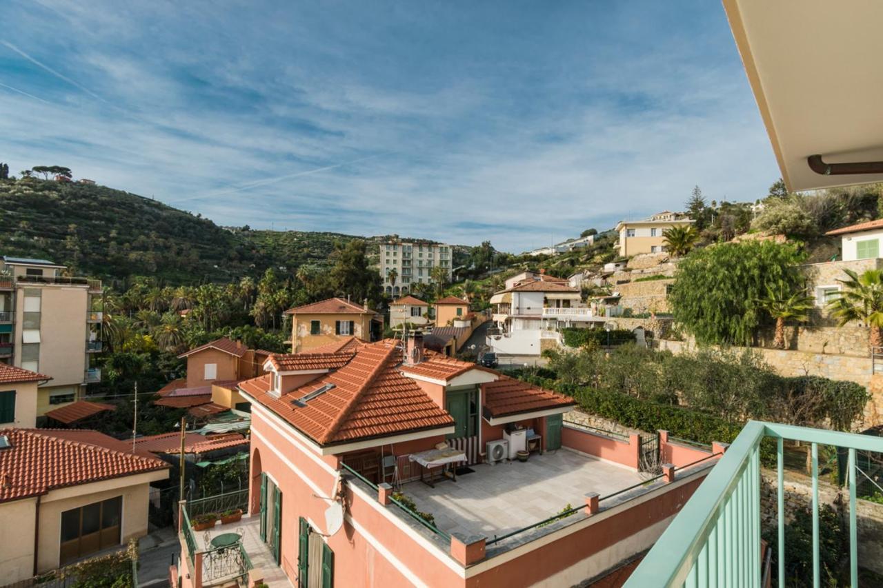 Casa Acqua Marina - 1 Min From The Sea, Wi-Fi & Air Conditioning, Sea View Balcony Bordighera Esterno foto
