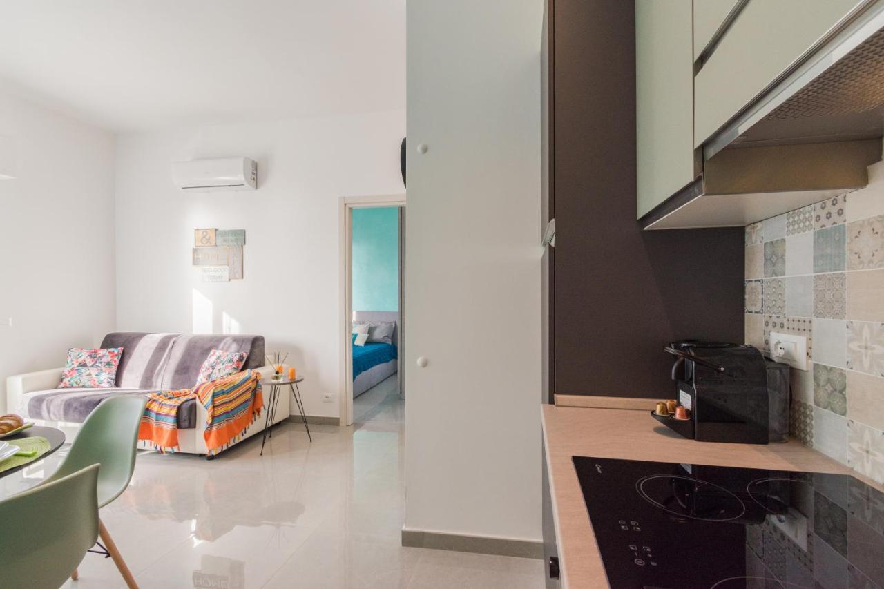 Casa Acqua Marina - 1 Min From The Sea, Wi-Fi & Air Conditioning, Sea View Balcony Bordighera Esterno foto