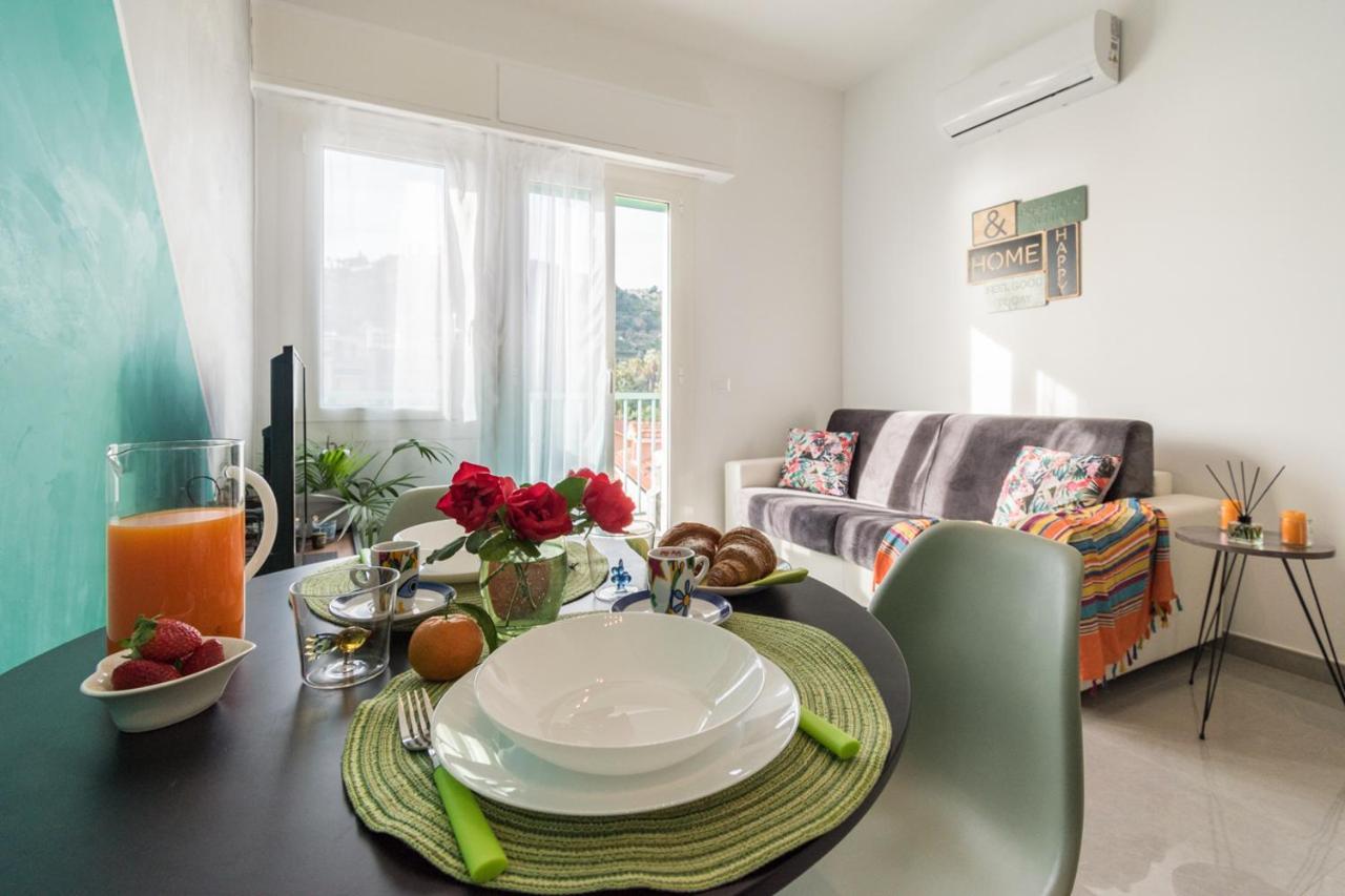 Casa Acqua Marina - 1 Min From The Sea, Wi-Fi & Air Conditioning, Sea View Balcony Bordighera Esterno foto